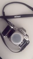 Nikon F80 Spiegelreflexkamera mit Tragegurt