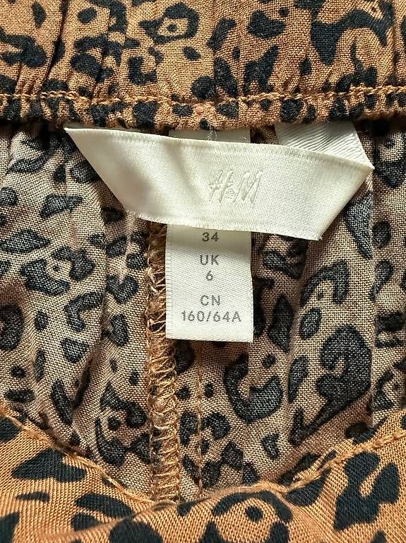 H&M Pantaloni: Leoparden Shorts – Usato da Altendorf venduto da Ga04 3
