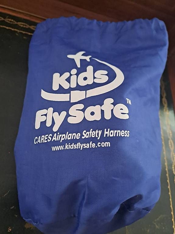 Sonstiges für Kind & Baby: CARES Flugzeuggurt "Kids Fly Safe" – Gebraucht aus Frenkendorf von mak_cdg9