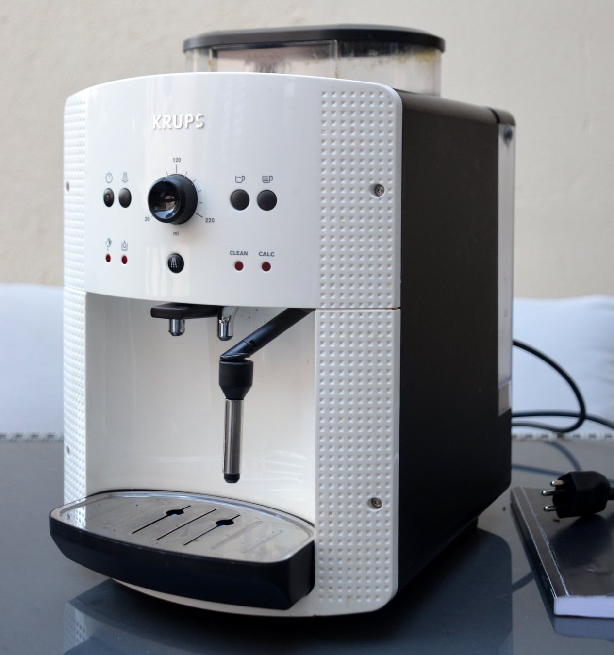 Krups Macchine per caffè & Macchine per espresso: Krups Essential Espresso Kaffeemaschine  / machine à café – Usato da Collonges venduto da arashee 1