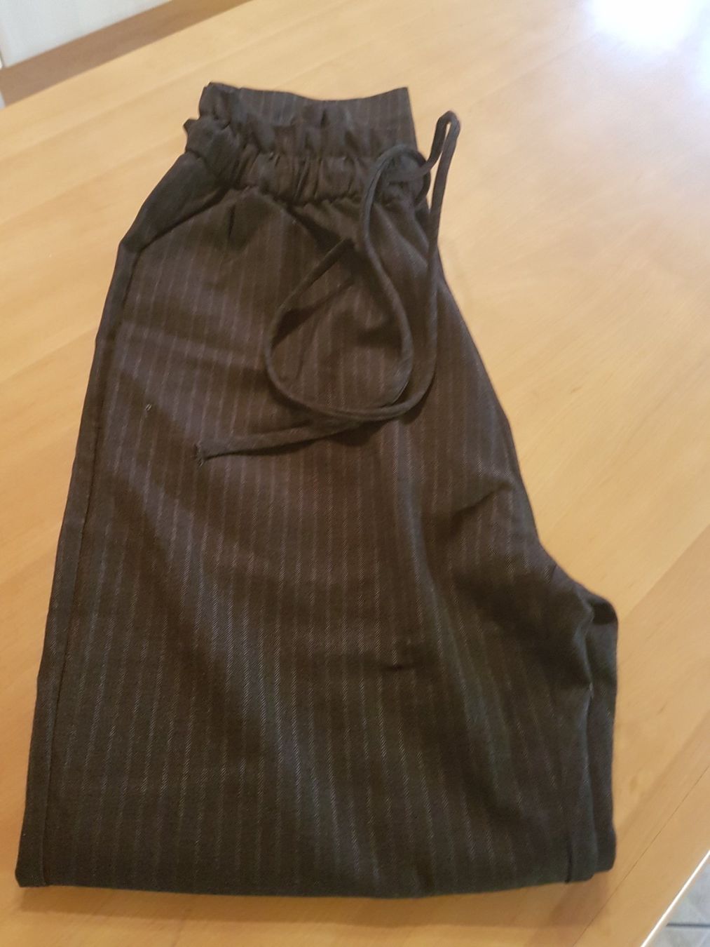 Hosen: Pantalon taille élastique grandeur 26 XS marque Pull & Bear – Gebraucht aus Villiers von san_jn5w 6
