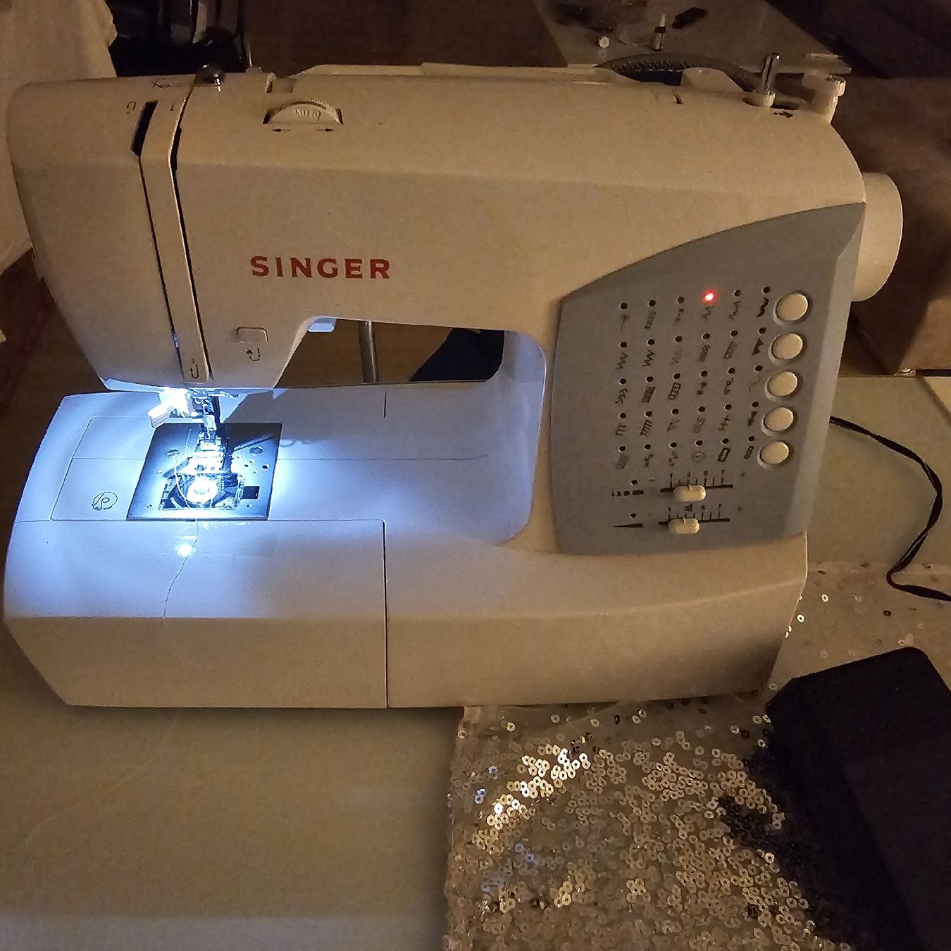Singer Nähmaschinen: singer nähmaschine – Neu (gemäss Beschreibung) aus wolfhalden von 46464646 6