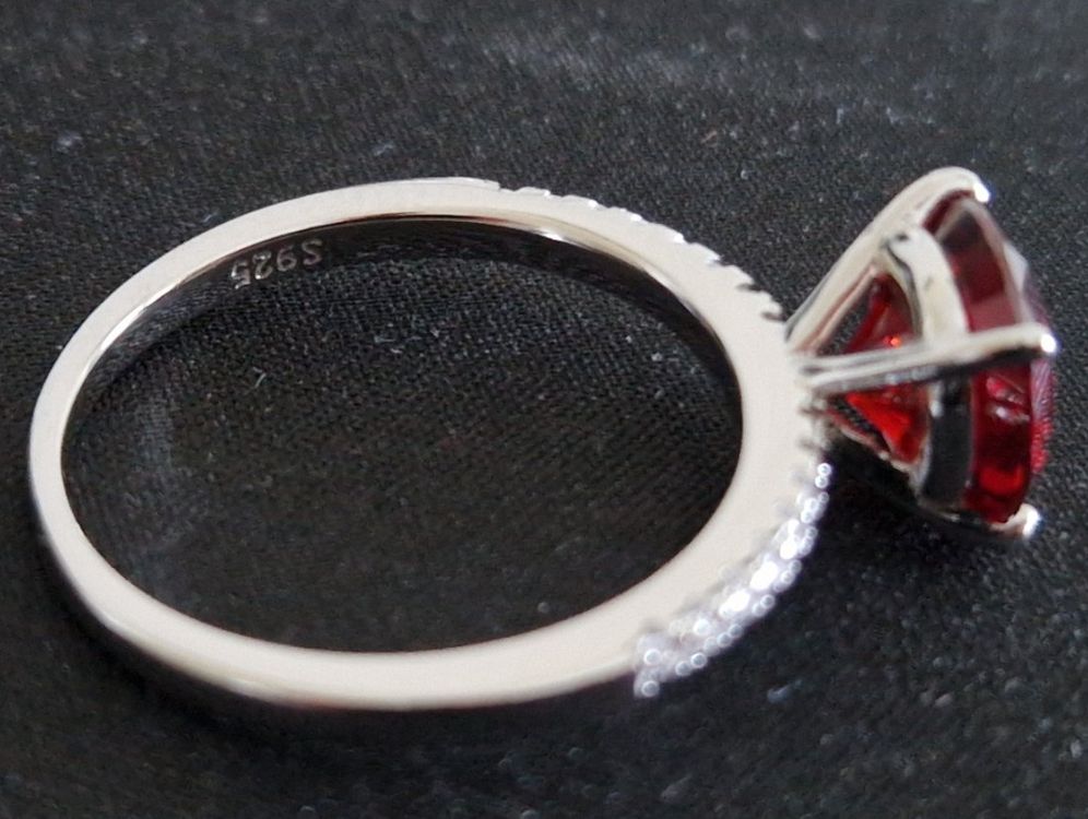 Anneau d'éternité en rubis et diamants jaunes fantaisie En vente sur