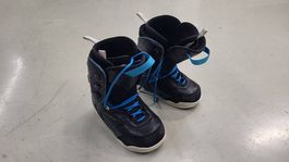 Boots de snowboard pour enfant, taille 34.