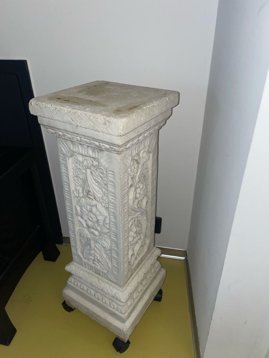 Altro in Decorazioni & Accessori: Stein Säule Sockel – Usato da Lichtensteig venduto da troimeri 1