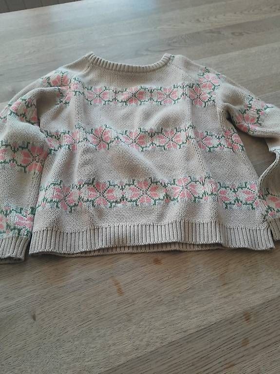 Pulls et sweat-shirts: Baumwollpulli Gr.140 – D'occasion à Buochs par DODGEO11