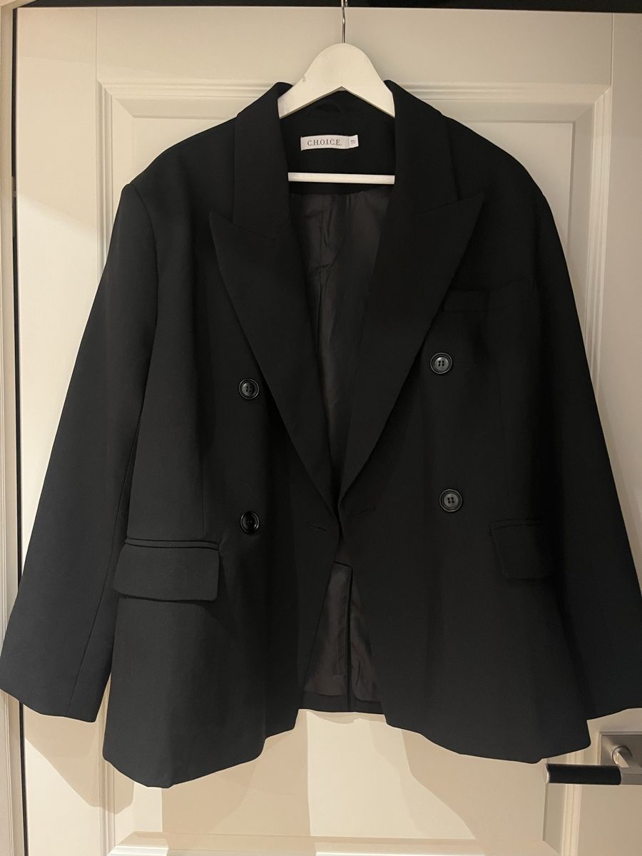 Giacche: Schwarzer Oversize-Blazer von C.H.O.I.C.E. – Usato da Riehen venduto da SalomeTramer 1