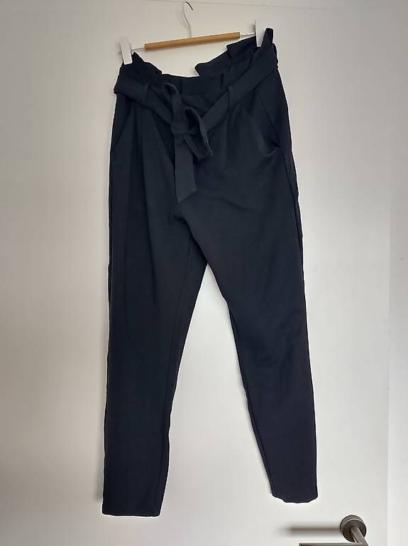 Vero Moda Pantaloni: Pantalon taille haute M Vero Moda – Usato da Morges venduto da L_6688