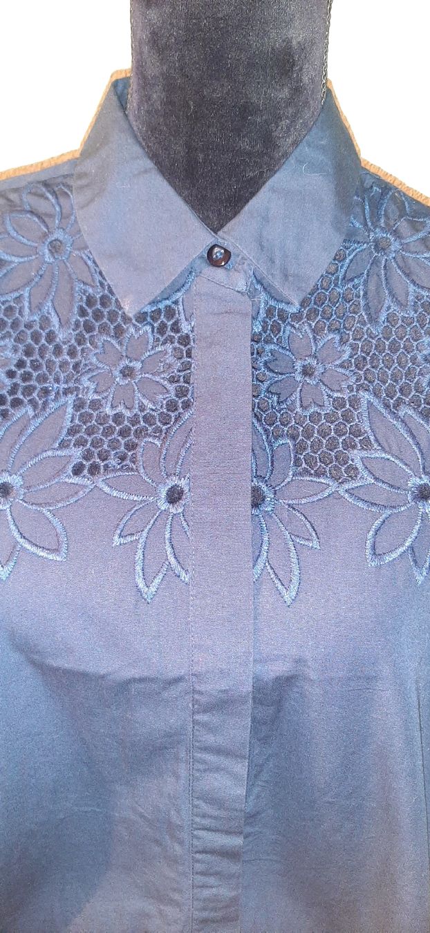 Globus Camicette: GLOBUS Essentials  Hemd  mit Blumenstickerei, Grösse 36 – Usato da Uster venduto da kgw78