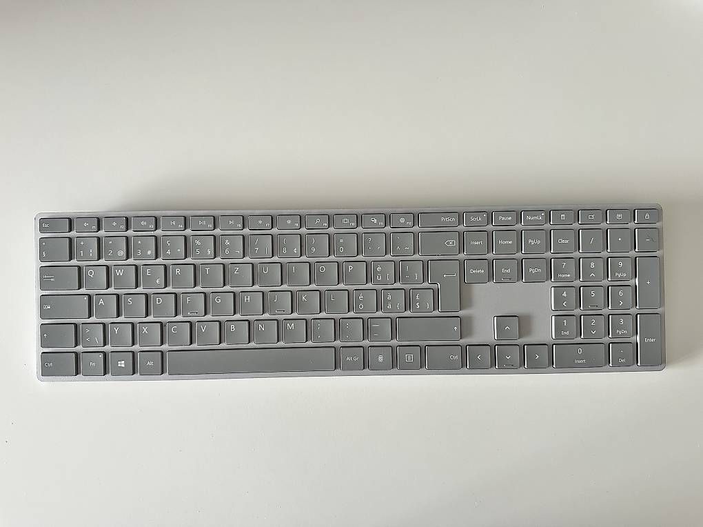Tastiere: Microsoft Surface Tastatur  – Usato da Birsfelden venduto da Firefighter911 1