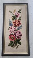 Handgesticktes Rosenbild im Rahmen, Vintage Wanddeko!
