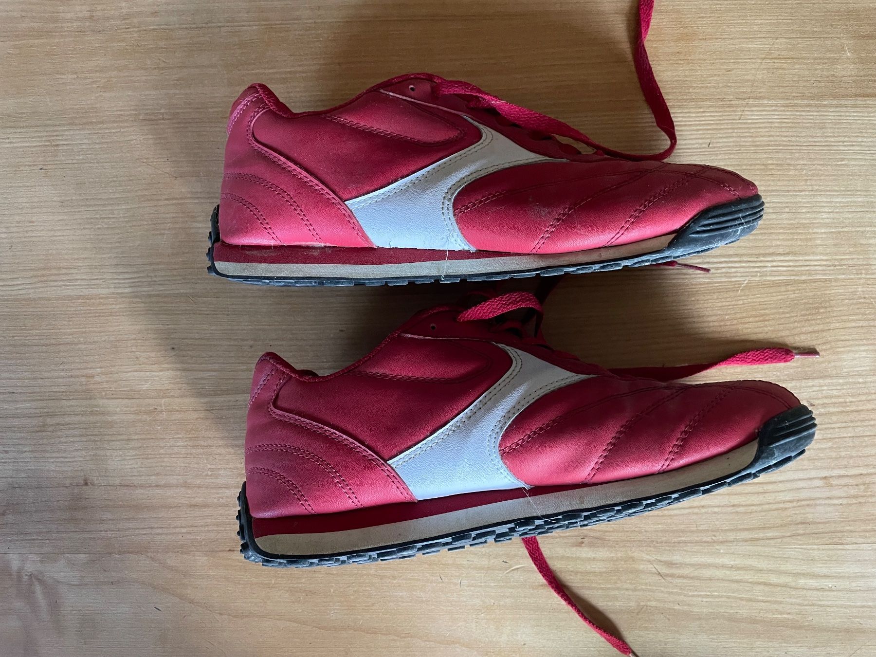Scarpe da uomo: Turnschuhe rot Grösse 42 – Usato da Trimstein venduto da gkt 3