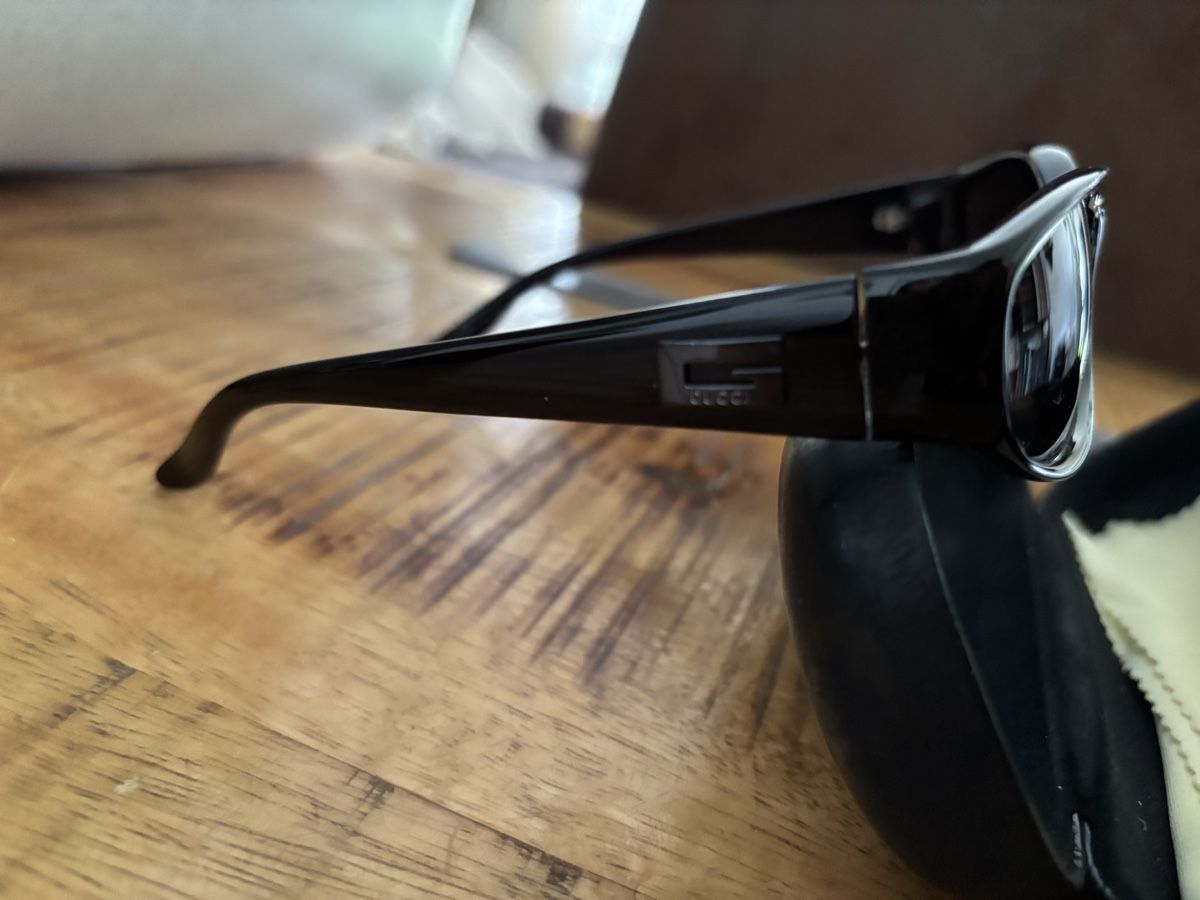 Gucci Brillen & Gläser: Sonnenbrille Gucci schwarz – Gebraucht aus Matten b. Interlaken von Schneehase03 1