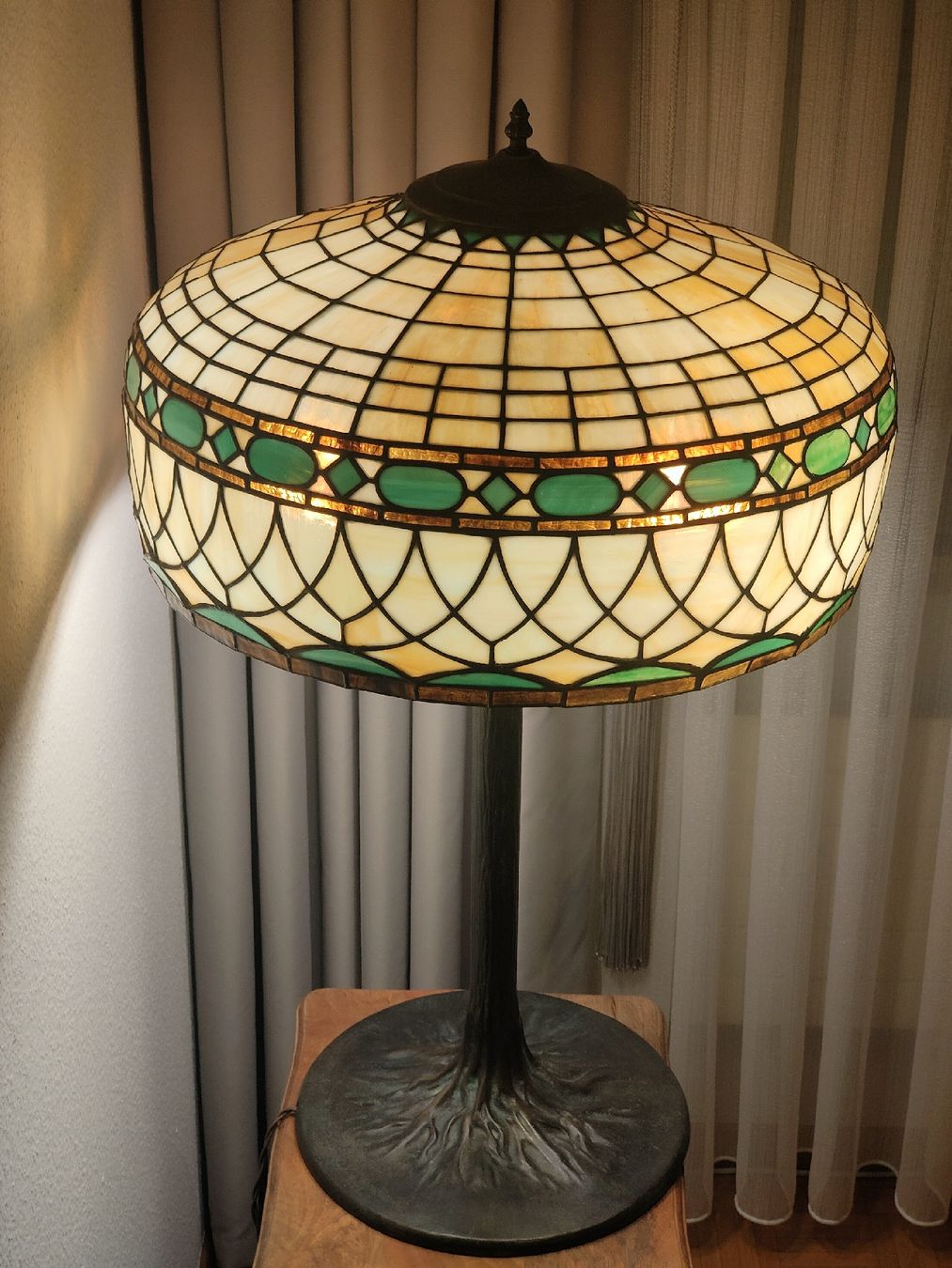 Lampade: Tiffany Lampe mit Bronz Lampenfuss – Usato da Volketswil venduto da rerererarara 1
