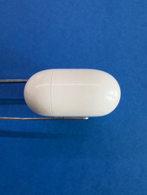 Apple AirPods Pro 1 charging case. 7