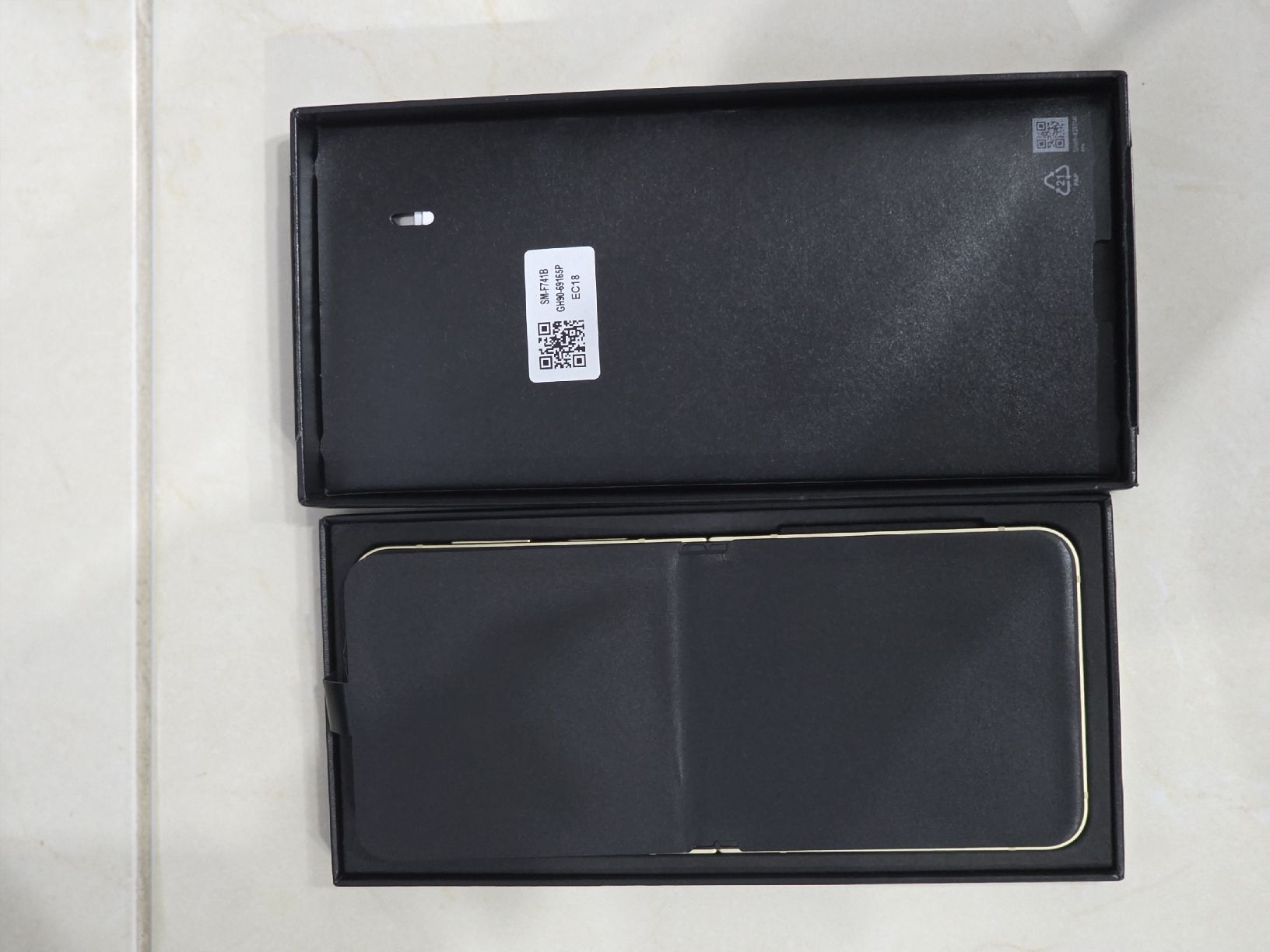 Samsung Handys / Smartphones: Samsung Z Flip 6 – Neu und originalverpackt aus Formangueires von fab_q6h8 2