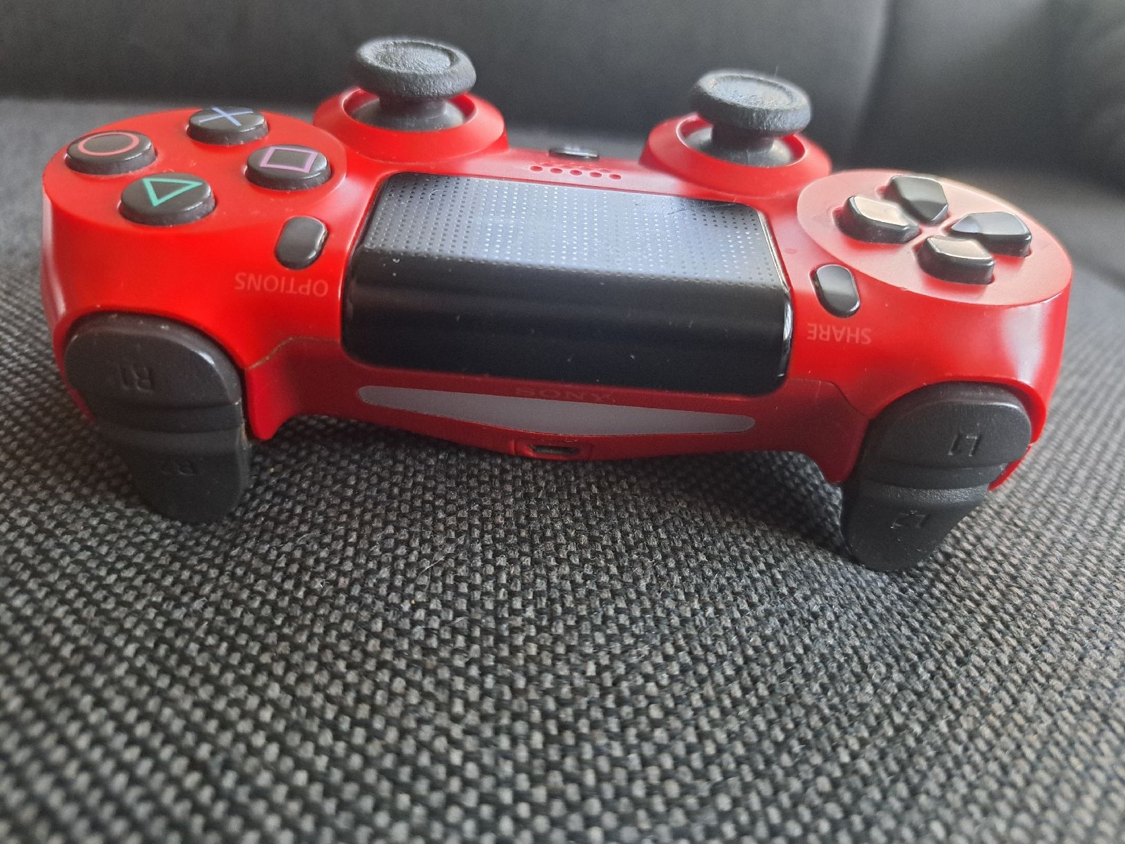 Sony Console: 2x PS4 Controller rot weiss gebraucht – Usato da Winterberg ZH venduto da S.Maksoud 3