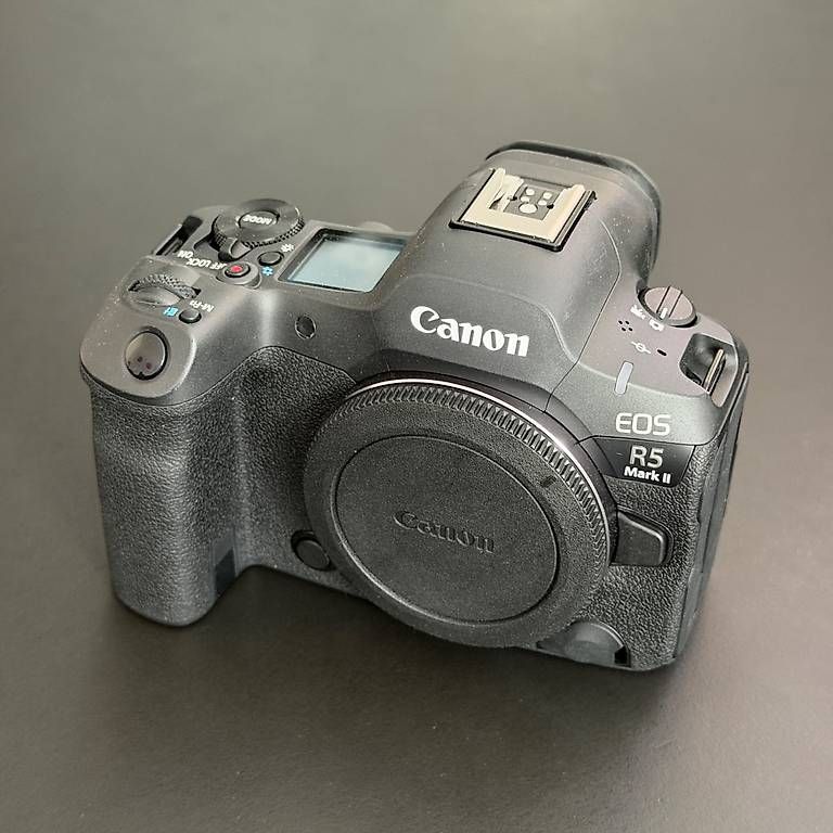 Canon Fotocamera: Verkaufe Canon EOS R5 Mark II – Usato da Chur venduto da ing_k5gv