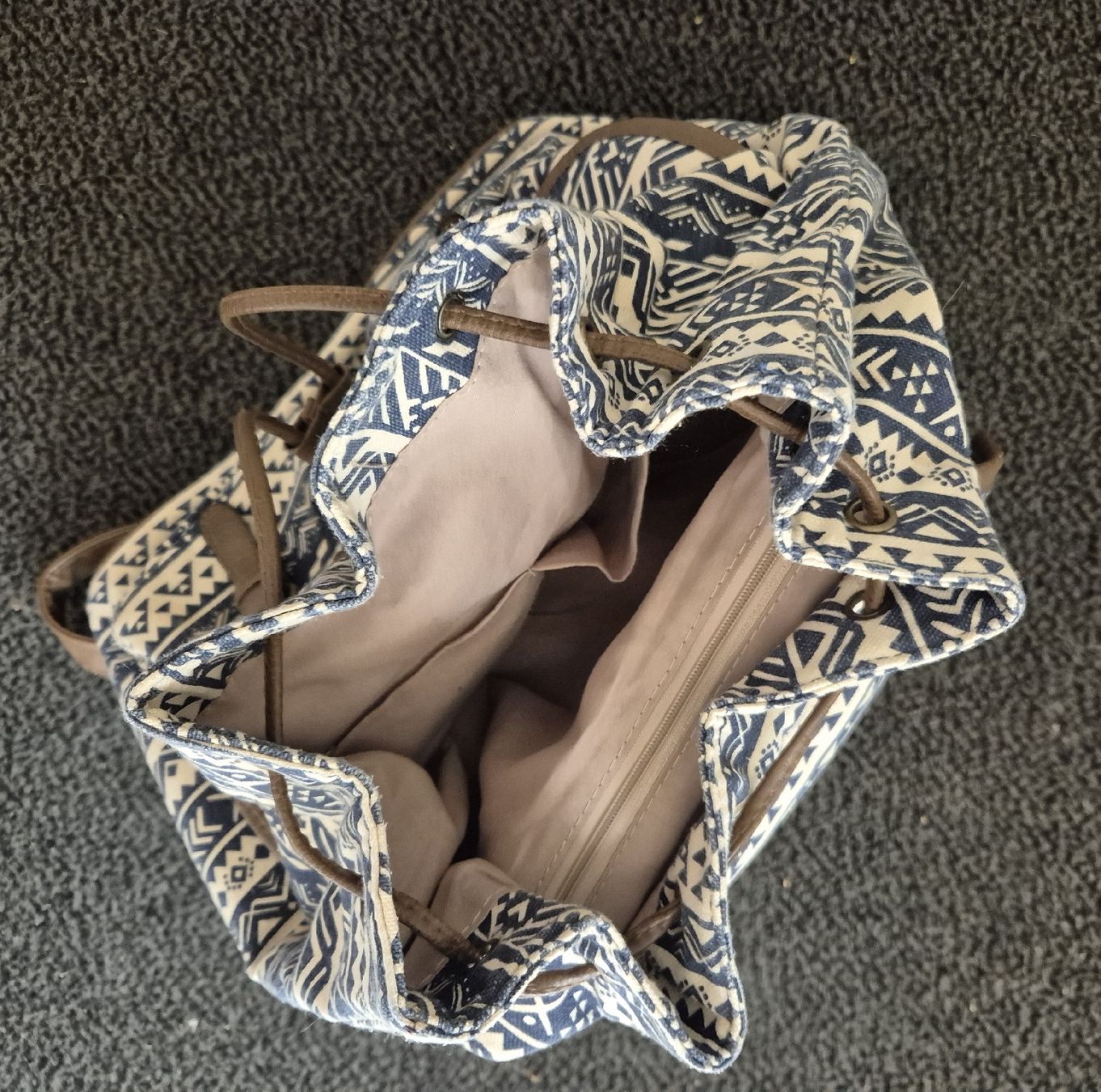Zaini: Sac à dos à motifs – Usato da Courtelary venduto da ana_nt6s 3