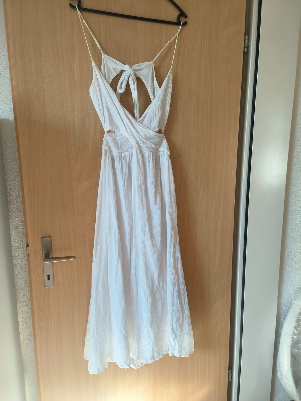 H&M Kleider: Weisses Sommerkleid mit Rückenausschnitt Gr. M – Gebraucht aus Baar von