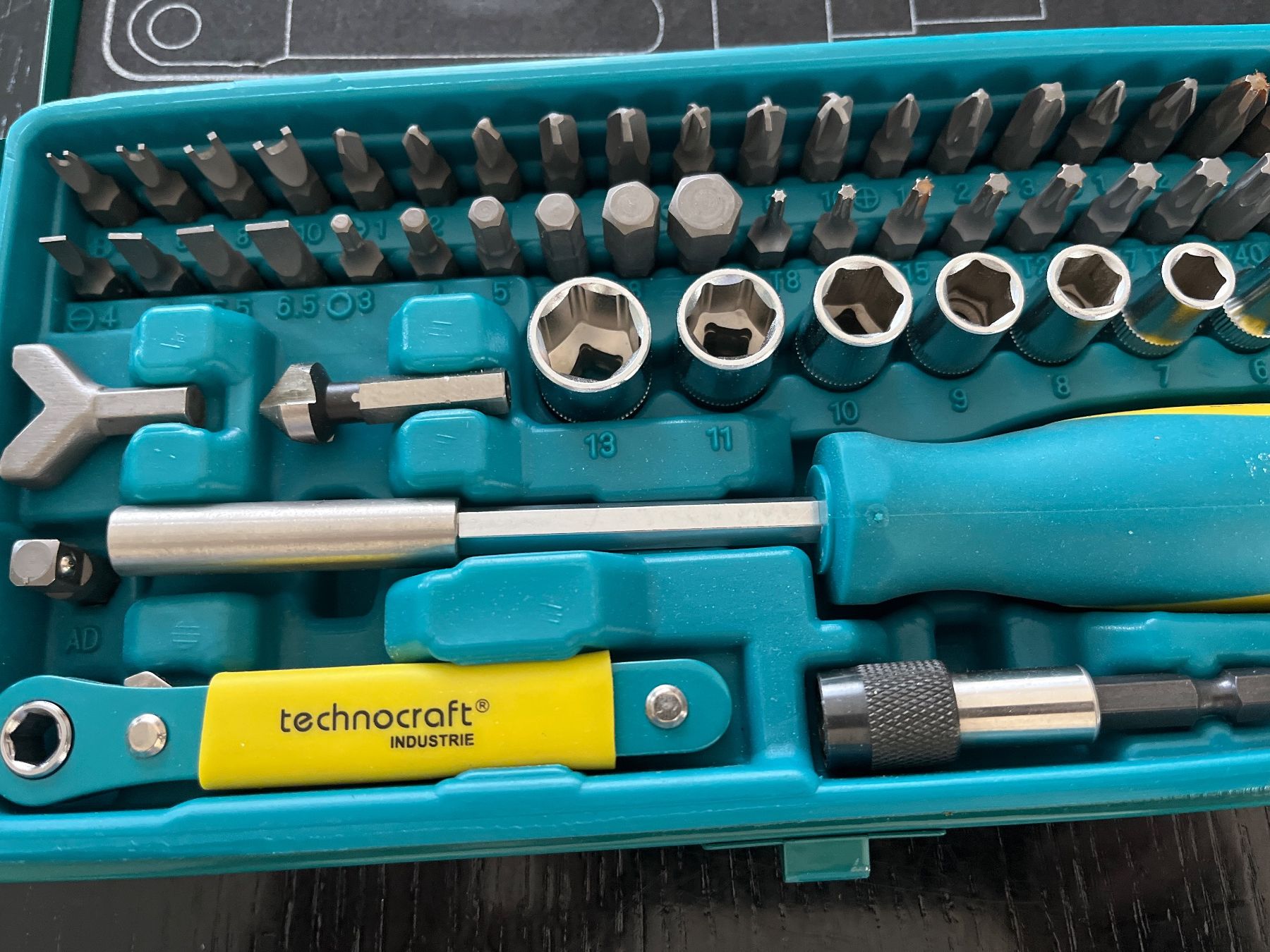 Technocraft Tutti gli attrezzi: Technocraft Bit-Set mit Ratsche & Stecknüssen, Werkzeugset – Usato da Spiegel b. Bern venduto da Burdicrew 1