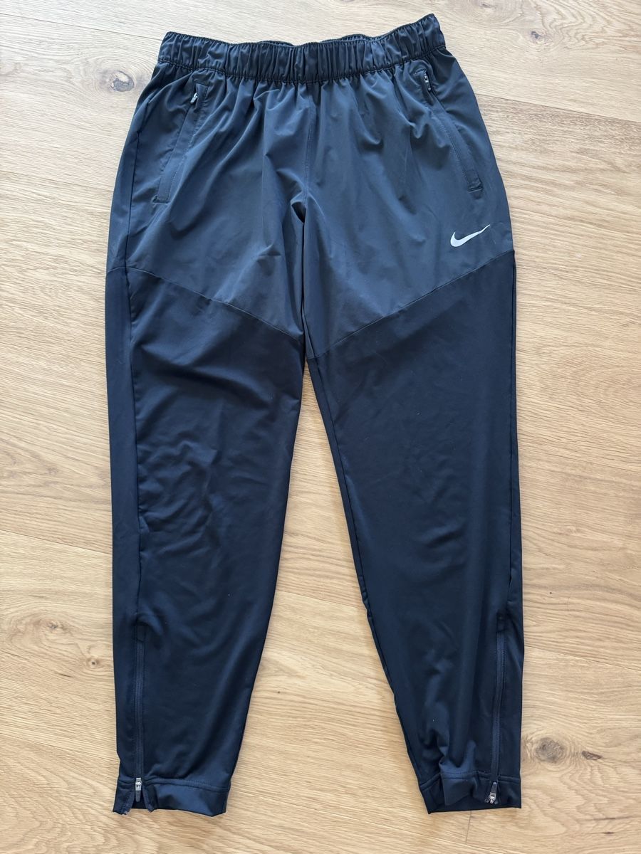 Nike Hosen: NIKE Performance Essential Pant L – Gebraucht aus Basel von snowkati