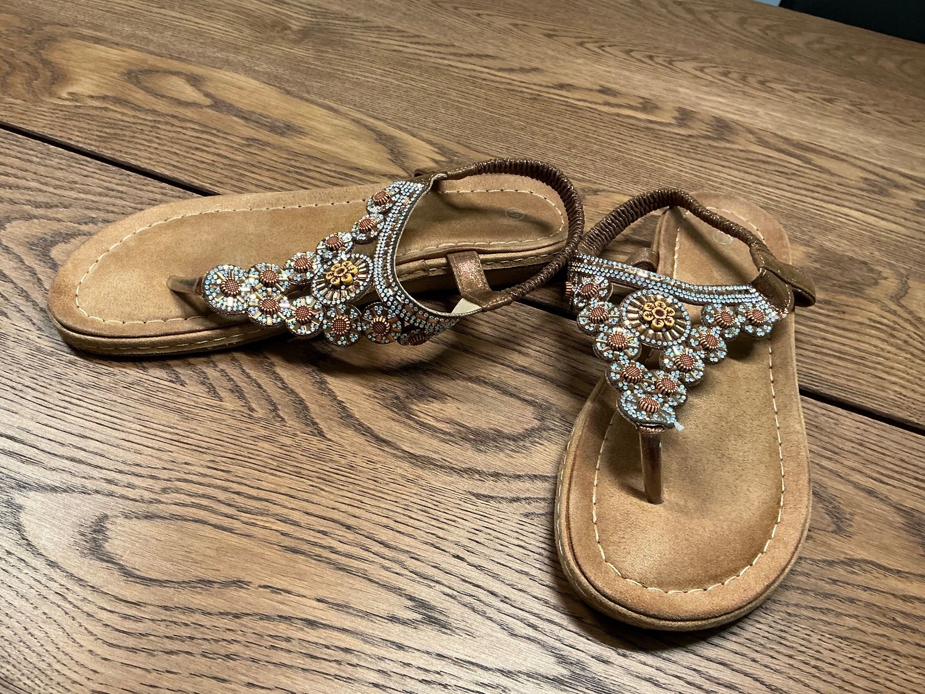 Chaussures femmes: Schöner Sandalen Grösse 41 – D'occasion à Würenlos par sweety5436