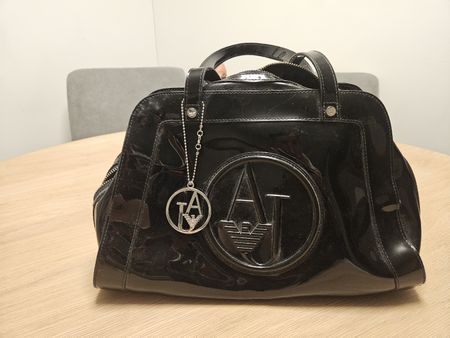 Handtasche Armani Jeans schwarz Lackleder 