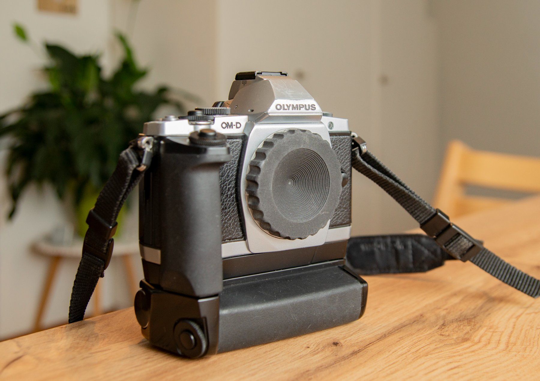 Olympus Fotocamera: Olympus E-M5 + HDL-6 Vertical Grip – Usato da Zürich venduto da  1