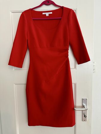 Diane von Furstenberg Red Dress, Size 6 - chic & stylish