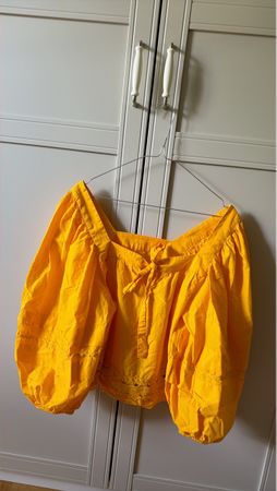 Sonnengelbe Bluse mit Puffärmeln - Sommer Must-Have!
