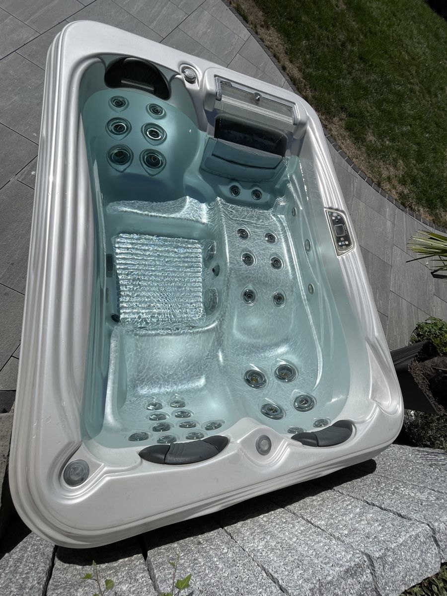 Whirlpool: Artesian Whirlpool Santa Cruz 33 – Gebraucht aus Russikon von Zimtchruesi 1