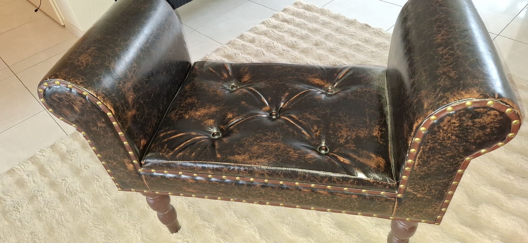 Hocker: Chesterfield-Bank – Gebraucht aus Zürich von TS0307 1