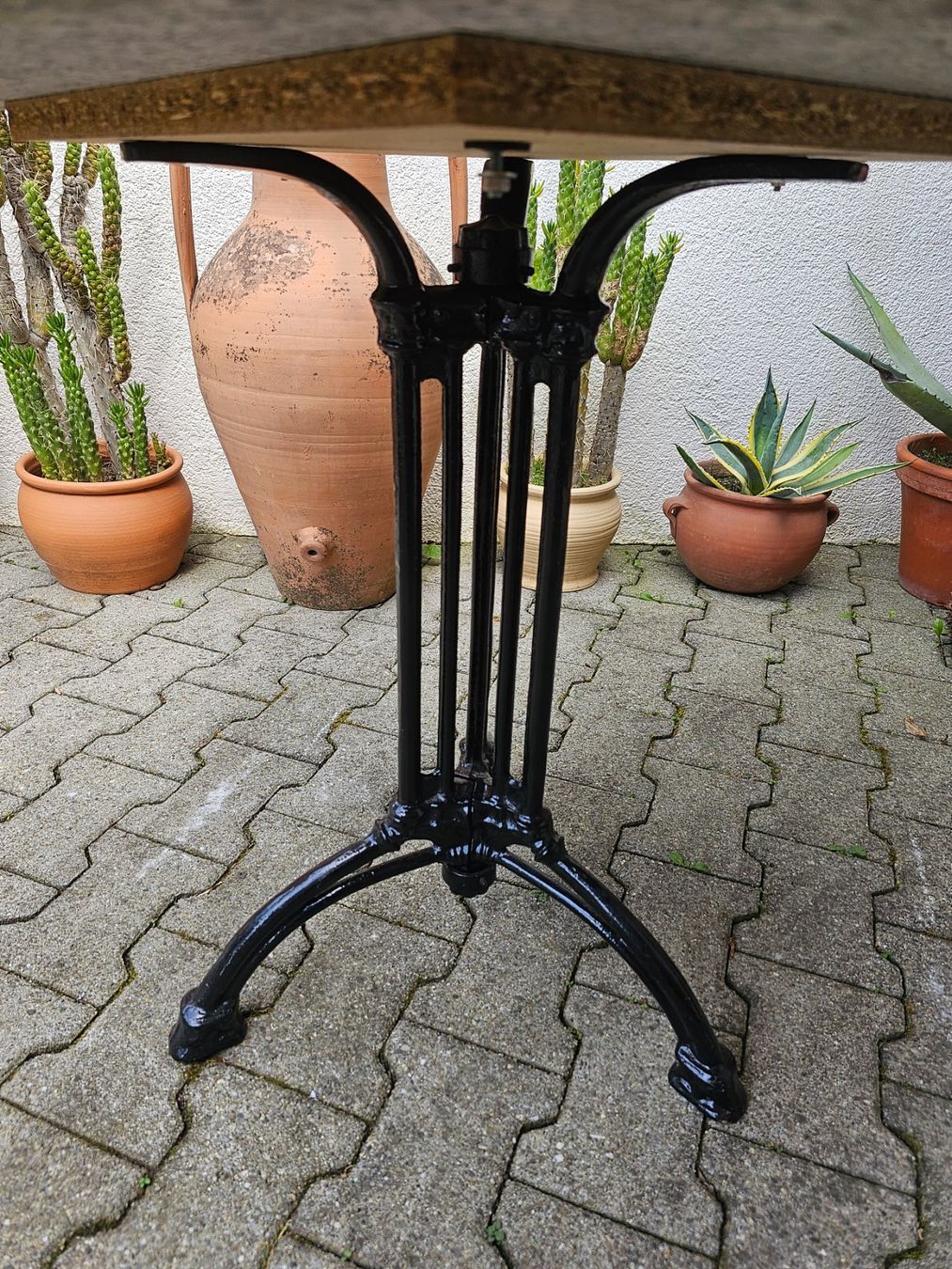 Set di tavolo e panche: Bistrotisch Granittisch 2 Stühle – Usato da Villnachern venduto da hasta08 5