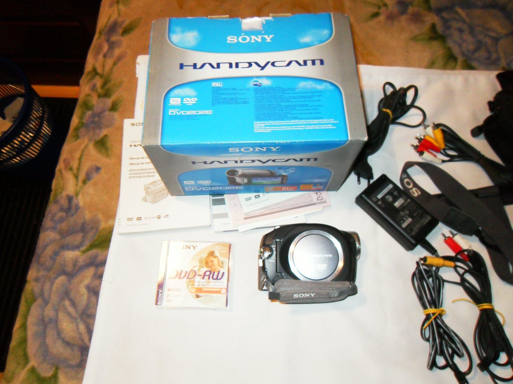 Sony Videocamere: DVD DVD 202E SONY VIDEO KAMERA – Usato da Zuchwil venduto da t.rachel 2