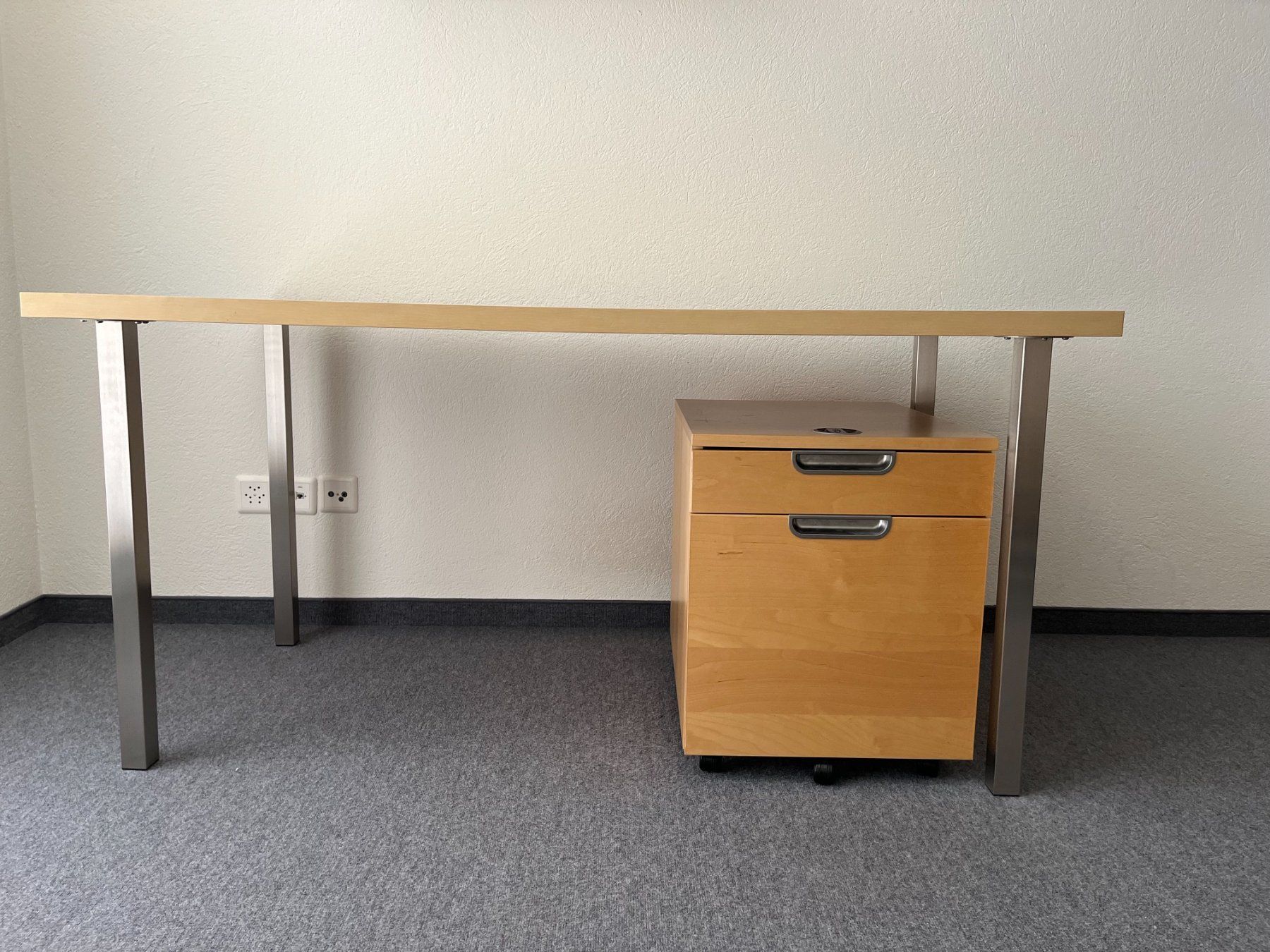 Ikea Bureaux: Schreibtisch mit Rollcontainer Buche Metallgestell von IKEA – D'occasion à Kriens par ch__z8rx 1