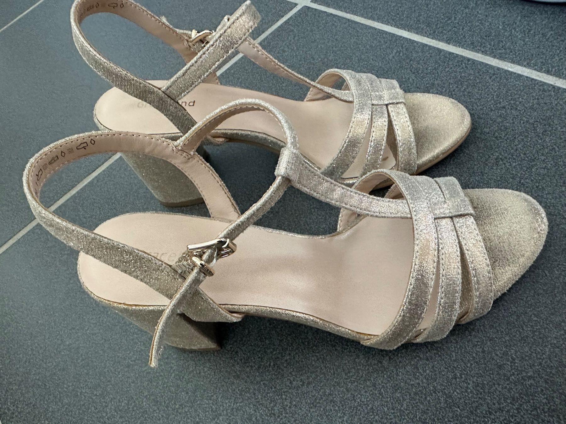 Scarpe per ragazze: 5 Paar Mädchen Sommer Schuhe Gr.36 – Usato da Jonschwil venduto da Tschibo73 1