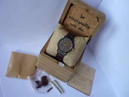 Edle Holzkern-Uhr 36mm, Quarz, 249.00, ab 1.--