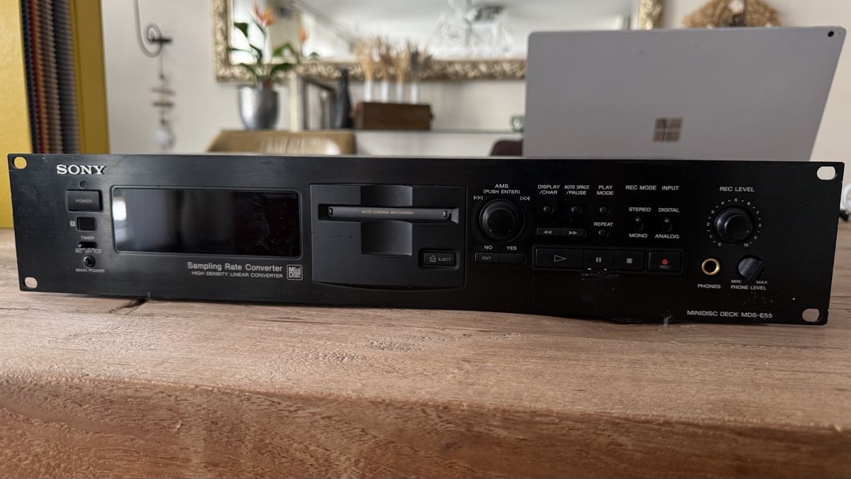 Sony Minidisques: Sony Minidisc Recorder MDS-E55 inkl. Case gebraucht – D'occasion à Wiesendangen par arena007 2