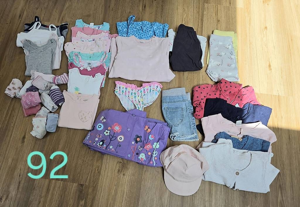 Lotti & Set di vestiti: Kleiderpaket Mädchen Gr. 92 – Usato da Jona venduto da bluefeeling