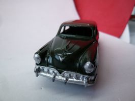 DINKY TOYS - Studebaker - braun-dgrün - restauriert