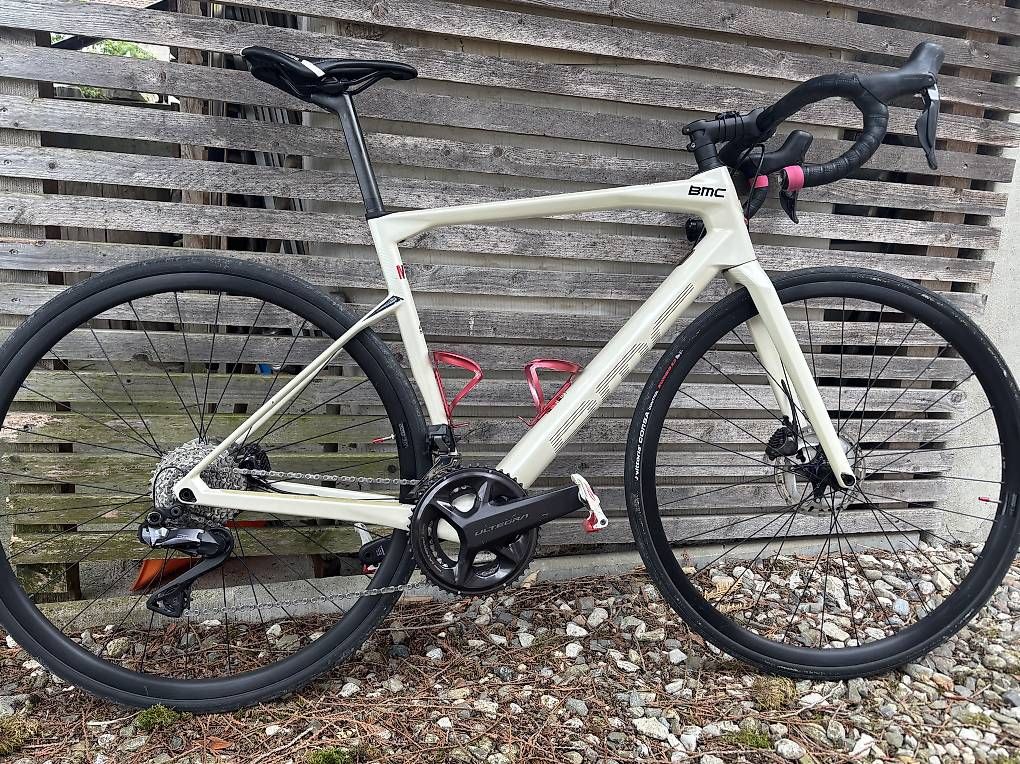 BMC Vélos: BMC Roadmachine Three – D'occasion à Oulens-Echallens par SSBY