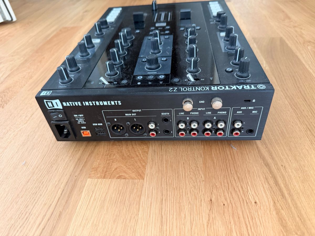 Native Instruments Mischpulte: Native Instruments Traktor Kontrol Z2 DJ Mixer + Decksaver | – Gebraucht aus Sirnach von Luca1217 4