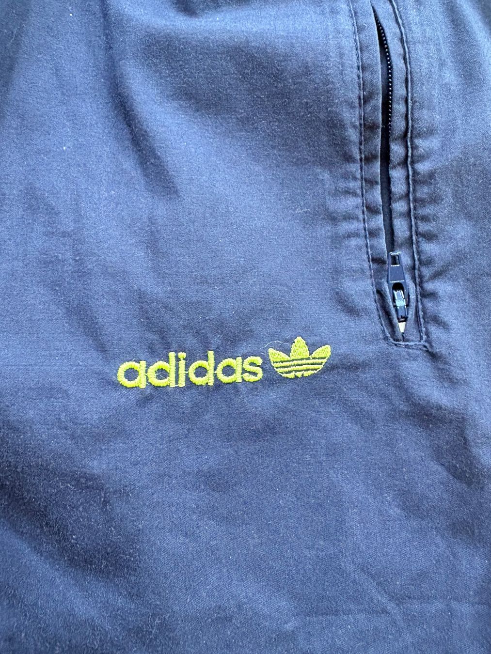 Adidas Pantaloni: Vintage Adidas Trackpants – Usato da Wigoltingen venduto da _vntg_ 1