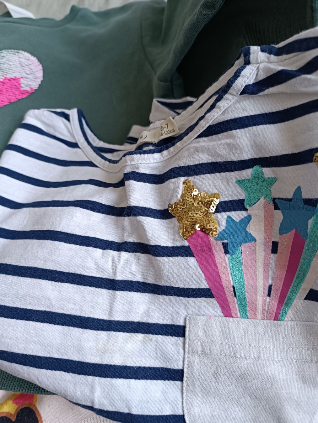 H&M Pulls et sweat-shirts: Pullover Mädchen Gr 116-122 – D'occasion à Binz par julijuli 7