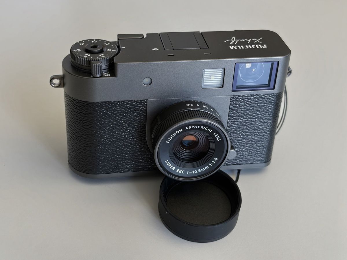 Fujifilm Fotocamera: Fujifilm X-HF1 charcoal silver – Nuovo (secondo la descrizione) da Goldach venduto da secretsir 6
