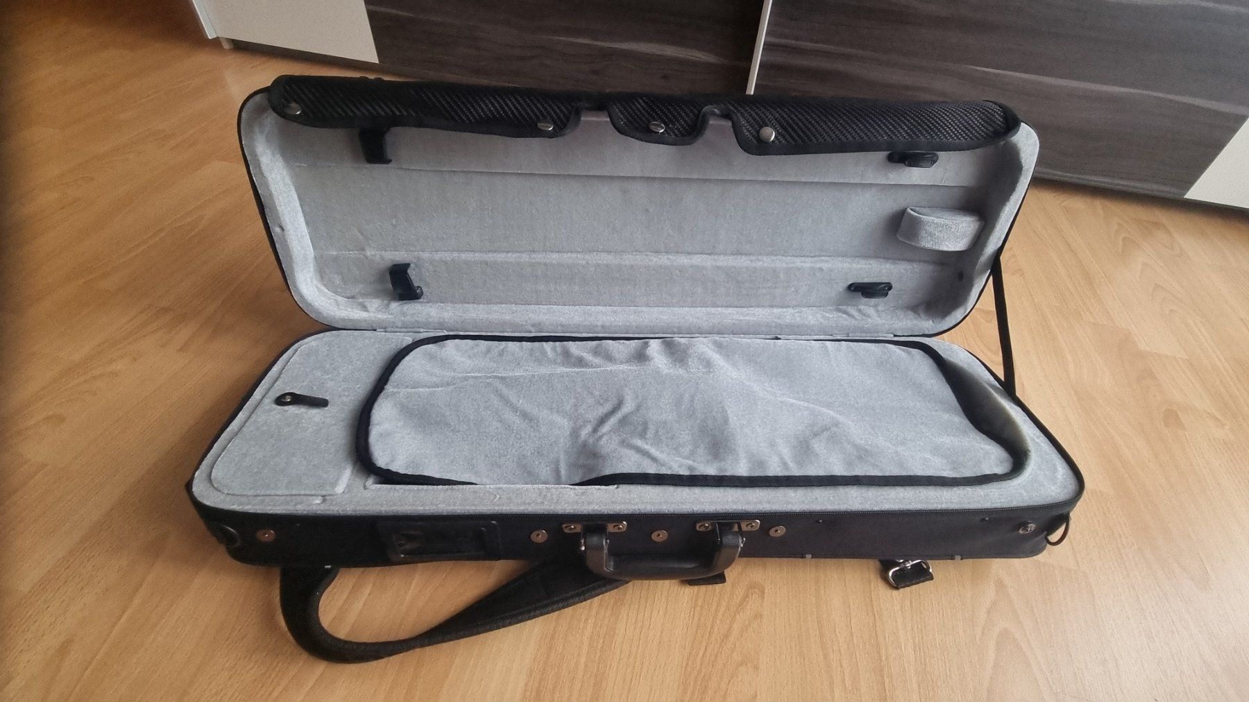Strumenti musicali: Violinenetui 4/4 – Usato da Aarau Rohr venduto da Mrise 2