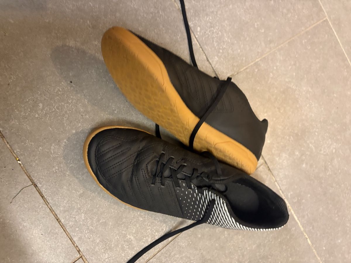 Scarpe da uomo: Hallenschuhe schwarz Grösse 41 – Usato da St. Margarethen TG venduto da Berk54 1