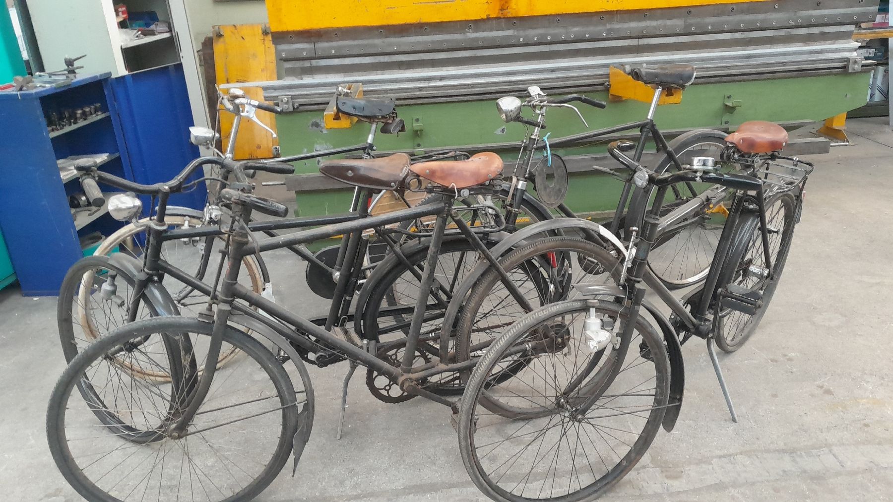Velos: Alte Fahrräder – Defekt aus Zofingen von Lux6