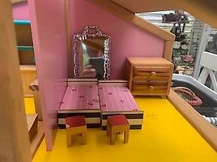 Puppenhäuser & -möbel: Puppenhaus – Gebraucht aus Lausen von han_bvd9 2